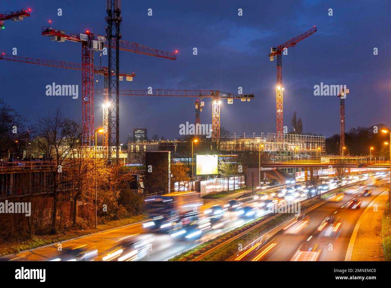 Importante cantiere edile a Düsseldorf, sulla B8, Danziger Straße, costruzione di un complesso residenziale e commerciale, Deiker Höfe, NRW, Germania, Foto Stock