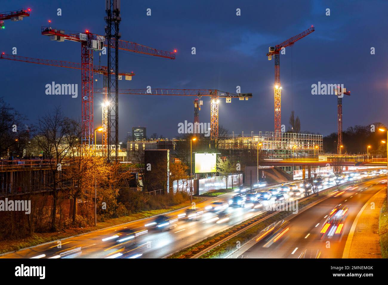 Importante cantiere edile a Düsseldorf, sulla B8, Danziger Straße, costruzione di un complesso residenziale e commerciale, Deiker Höfe, NRW, Germania, Foto Stock