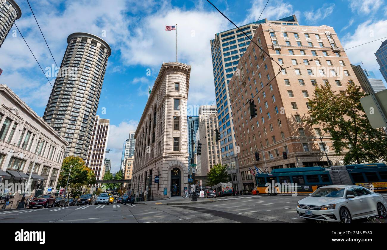 Times Square Building, grattacieli e centro città, Seattle Center, Seattle, Washington, STATI UNITI Foto Stock