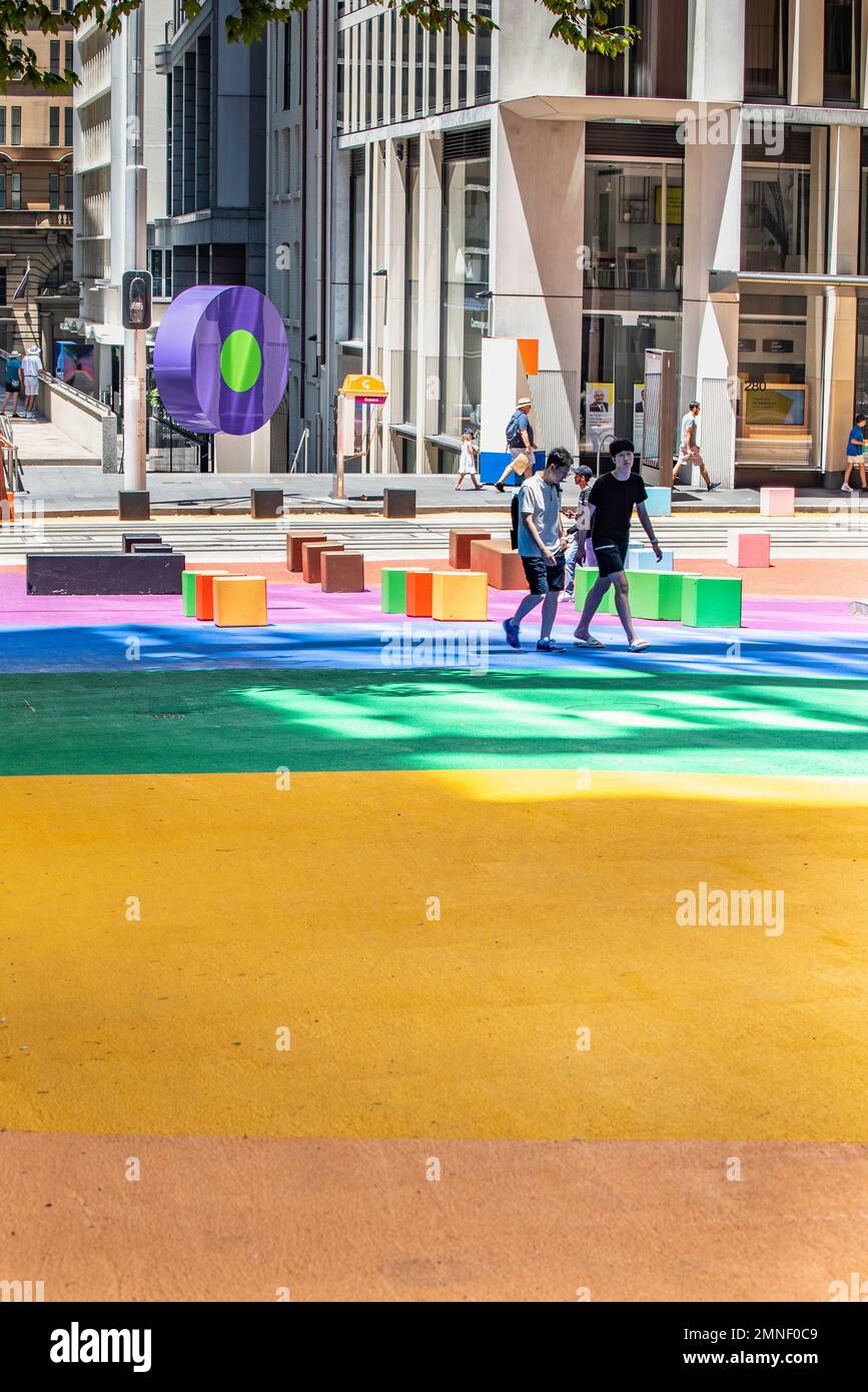 Sydney City, Australia Jan 26th 2023: Margaret Street e altre strade della città sono state dipinte in colori arcobaleno per il prossimo World Pride Foto Stock