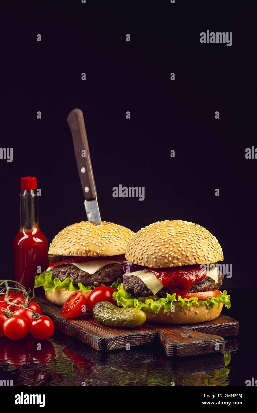 vista frontale piano di taglio hamburger. Risoluzione e foto di alta qualità Foto Stock