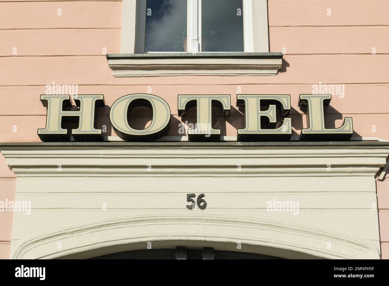 Hotel, Karl-Marx-Strasse, Neuruppin, Contea di Ostprignitz-Ruppin, Brandeburgo, Germania Foto Stock