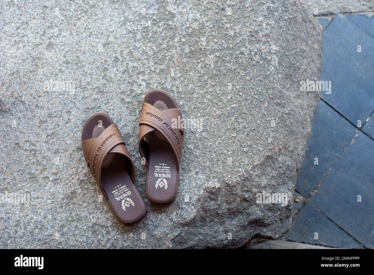 Pantofole di plastica immagini e fotografie stock ad alta risoluzione -  Alamy