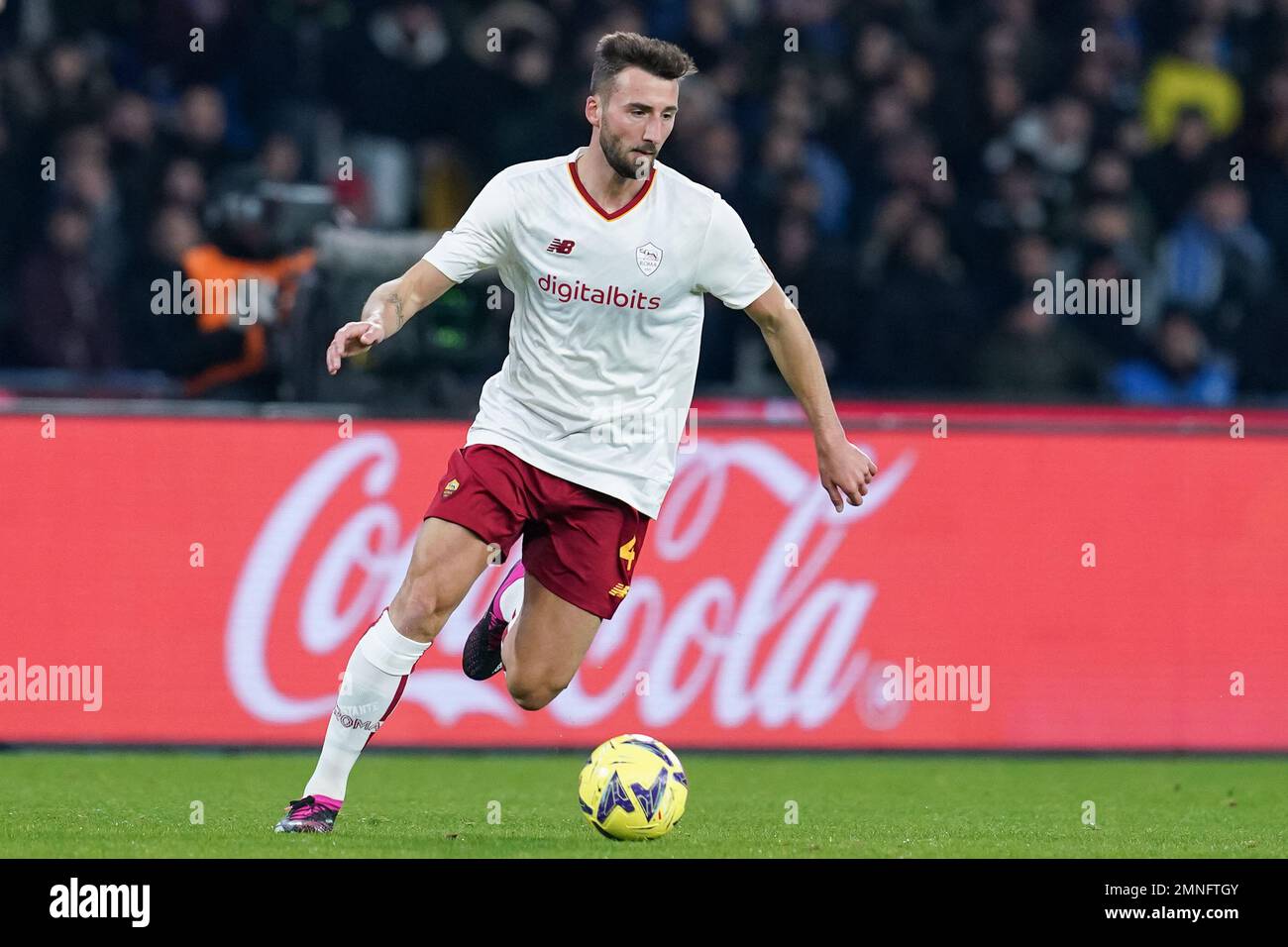 Napoli, Italia. 29th Jan, 2023. Bryan Cristante di AS Roma durante la Serie Una partita tra Napoli e Roma allo Stadio Diego Armando Maradona, Napoli, Italia il 29 gennaio 2023. Credit: Giuseppe Maffia/Alamy Live News Foto Stock