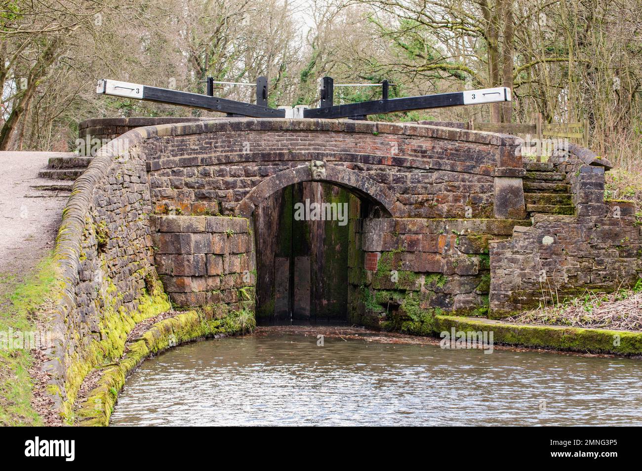 Marple Lock numero 3 sul Peak Forest Canal, Marple, Greater Manchester, Inghilterra, Regno Unito. Foto Stock