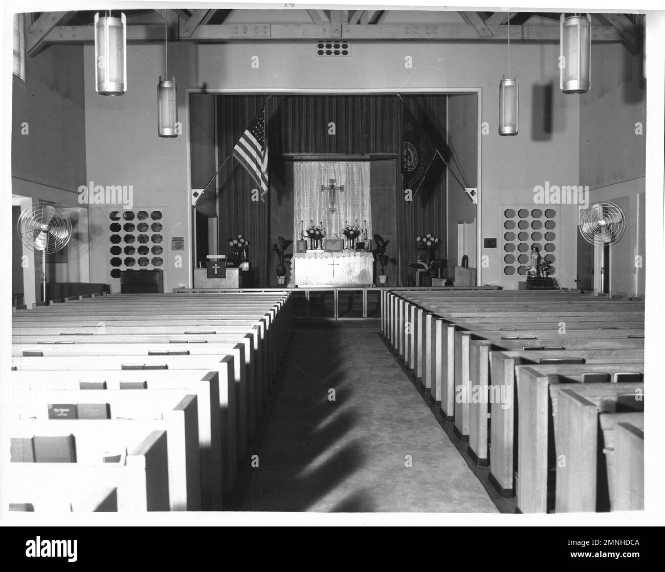 Naval Hospital St. Albans, Long Island, New York. Cappella dell'ospedale utilizzata per tutte le fedi. Altare al centro ruota per altari protestanti, cattolici ed ebrei ca. 1958 Foto Stock