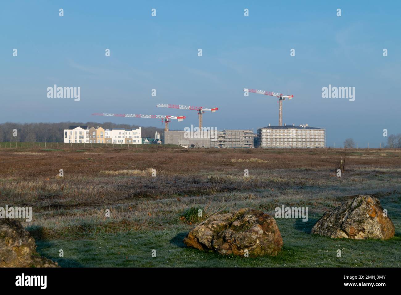 Marne la Valée Chessy, campi di costruzione di alberghi o abitazioni. Grandi imprese di costruzione a Parigi. Costruzione per turismo vicino a Disneyland Foto Stock