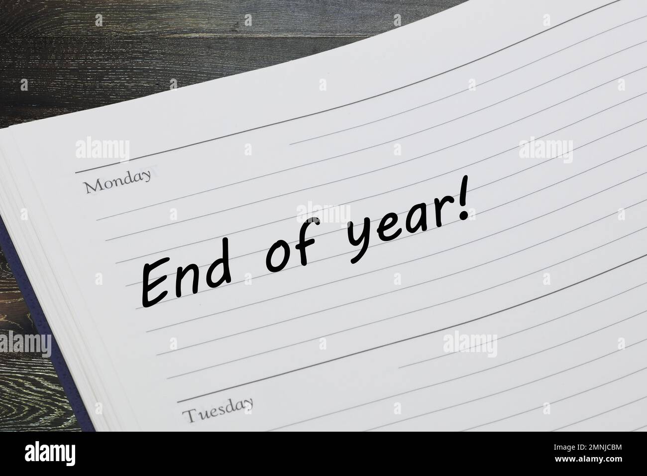 Nota di promemoria di fine anno in una pagina del diario Foto Stock