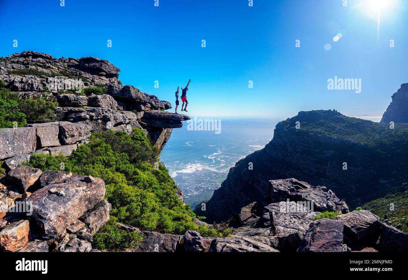 Le persone godono di vista da Table Mountain Foto Stock