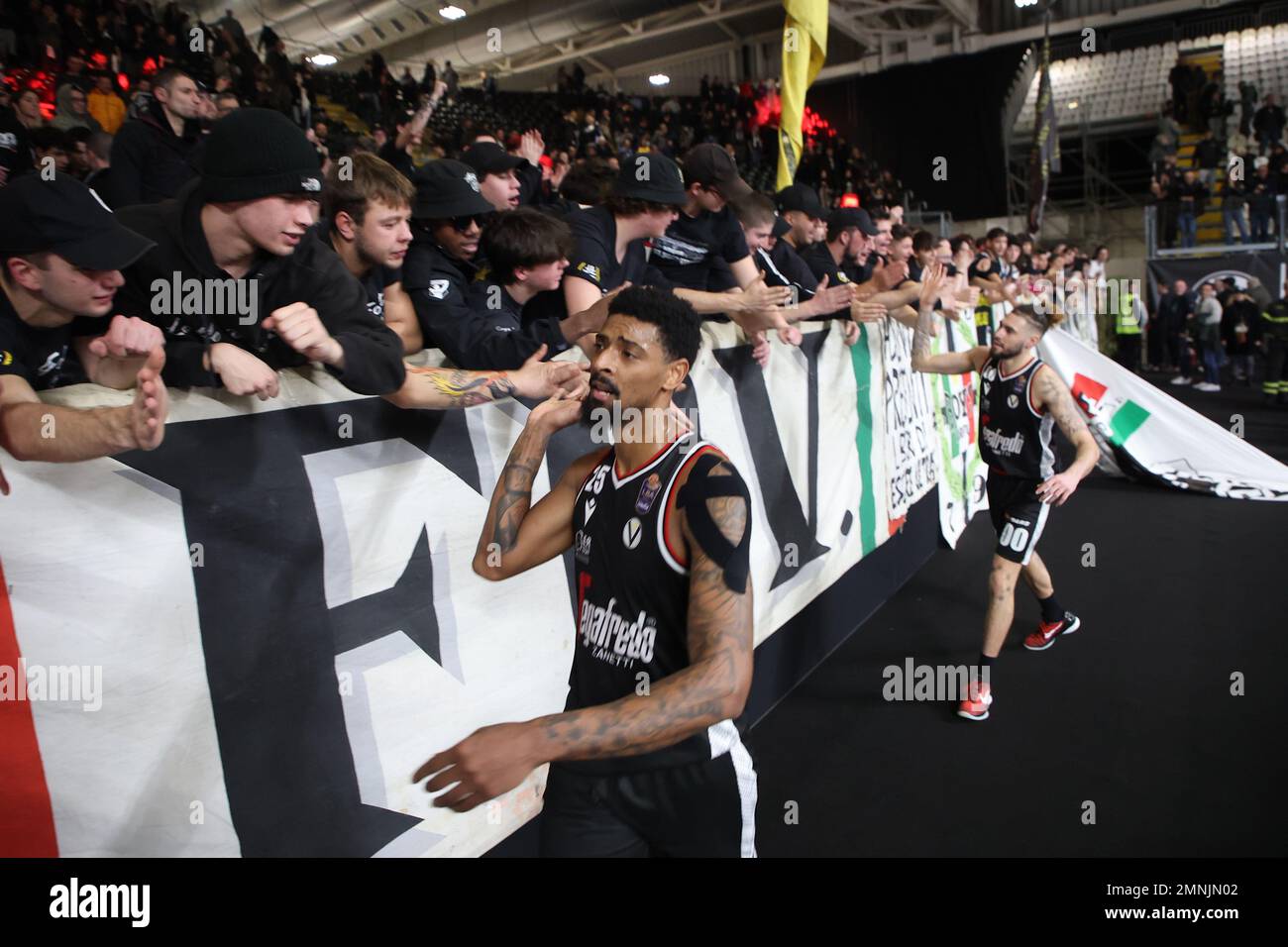 Bologna, Italia. 29th Jan, 2023. Jordan Mickey (Segafredo Virtus Bologna) durante la partita del campionato italiano di basket LBA Segafredo Virtus Bologna vs. Tezenis Scaligera Verona - Bologna, 29 gennaio 2023 a Segafredo Arena - Foto: Michele Nucci Credit: Independent Photo Agency/Alamy Live News Foto Stock