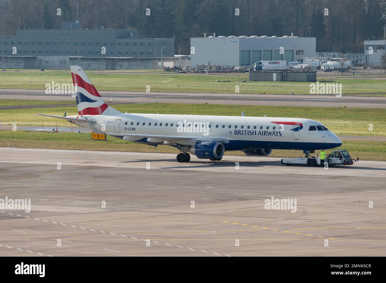 Zurigo, Svizzera, 19 gennaio 2023 British Airways Embraer e-190SR Aircraft sta tassando fino al decollo Foto Stock