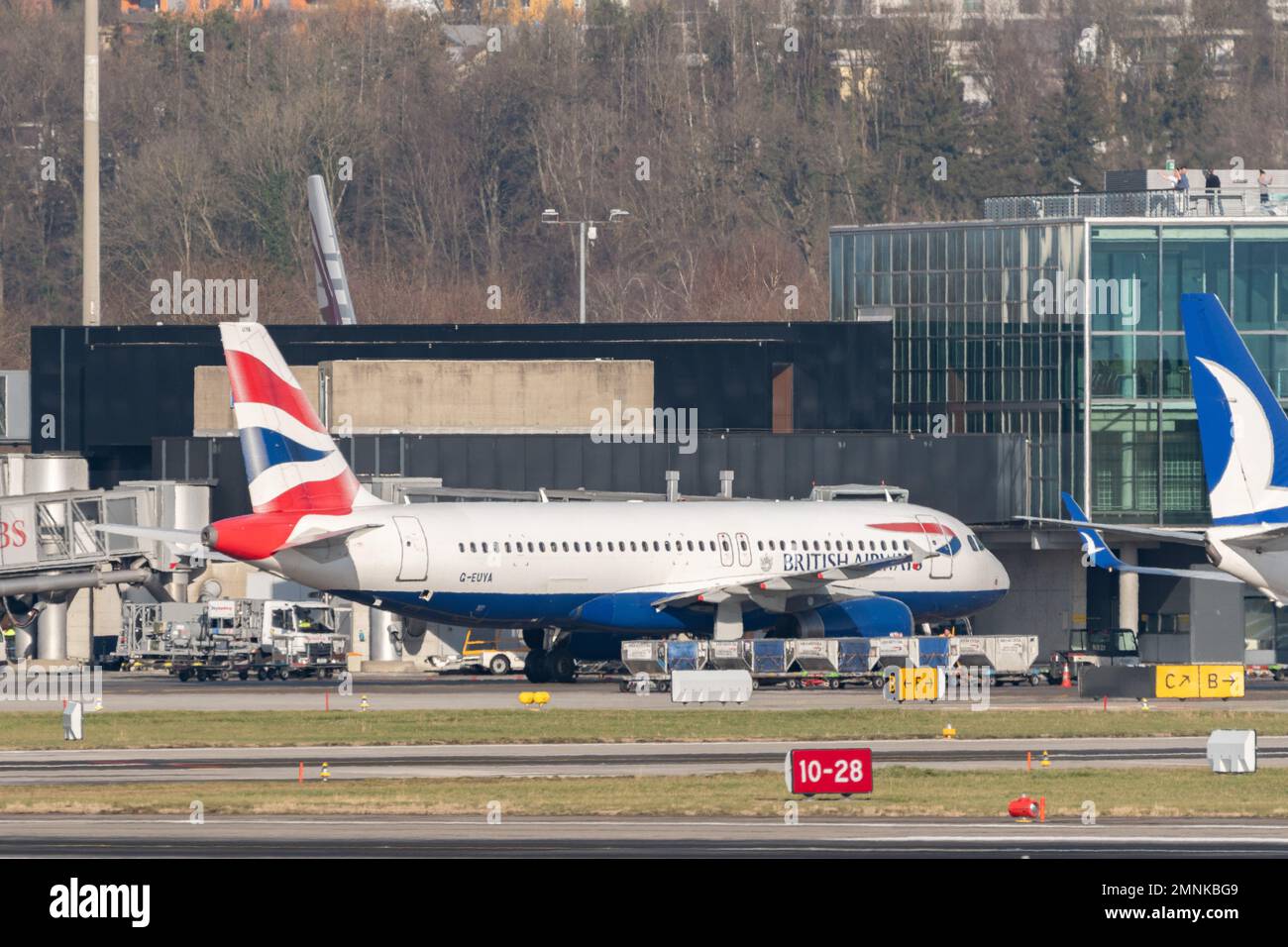 Zurigo, Svizzera, 19 gennaio 2023 British Airways Airbus A320-232 aereo al cancello Foto Stock
