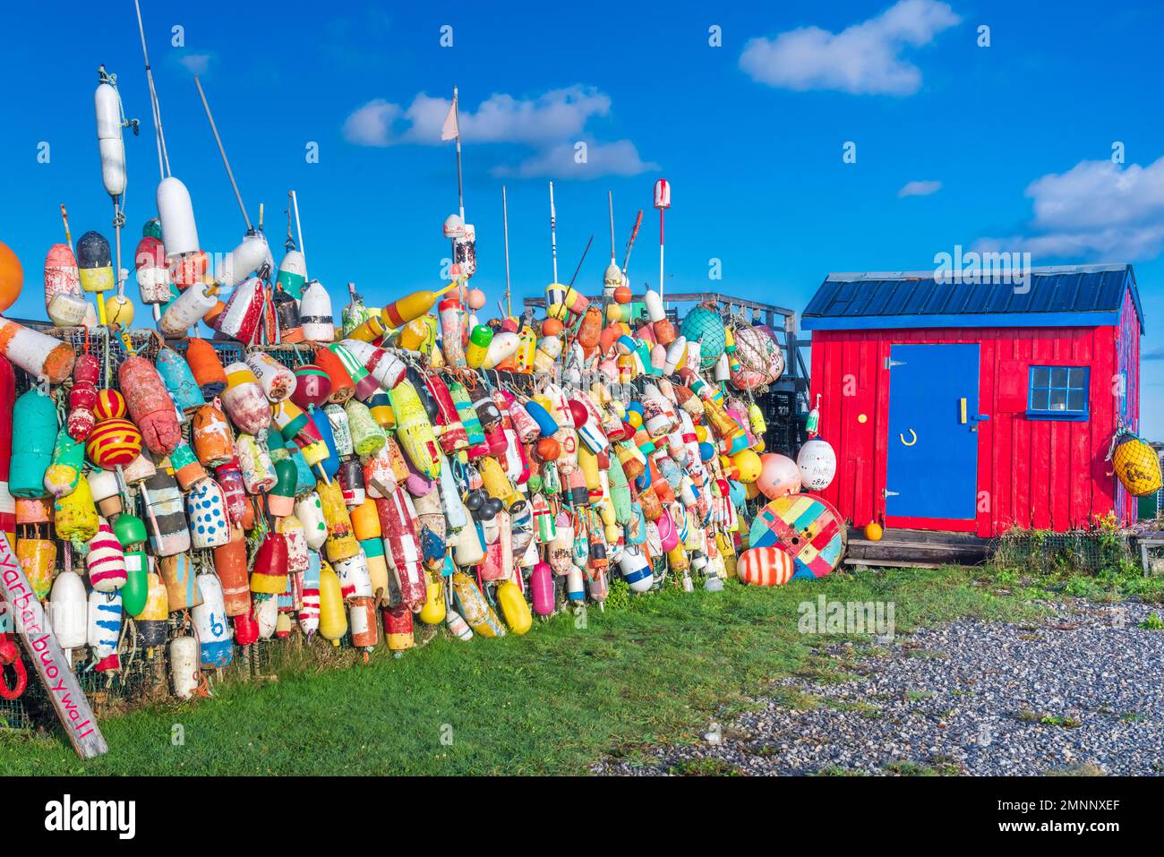 Colorate boe da pesca al bar Yarmouth vicino a Yarmouth, Nuova Scozia, Canada. Foto Stock