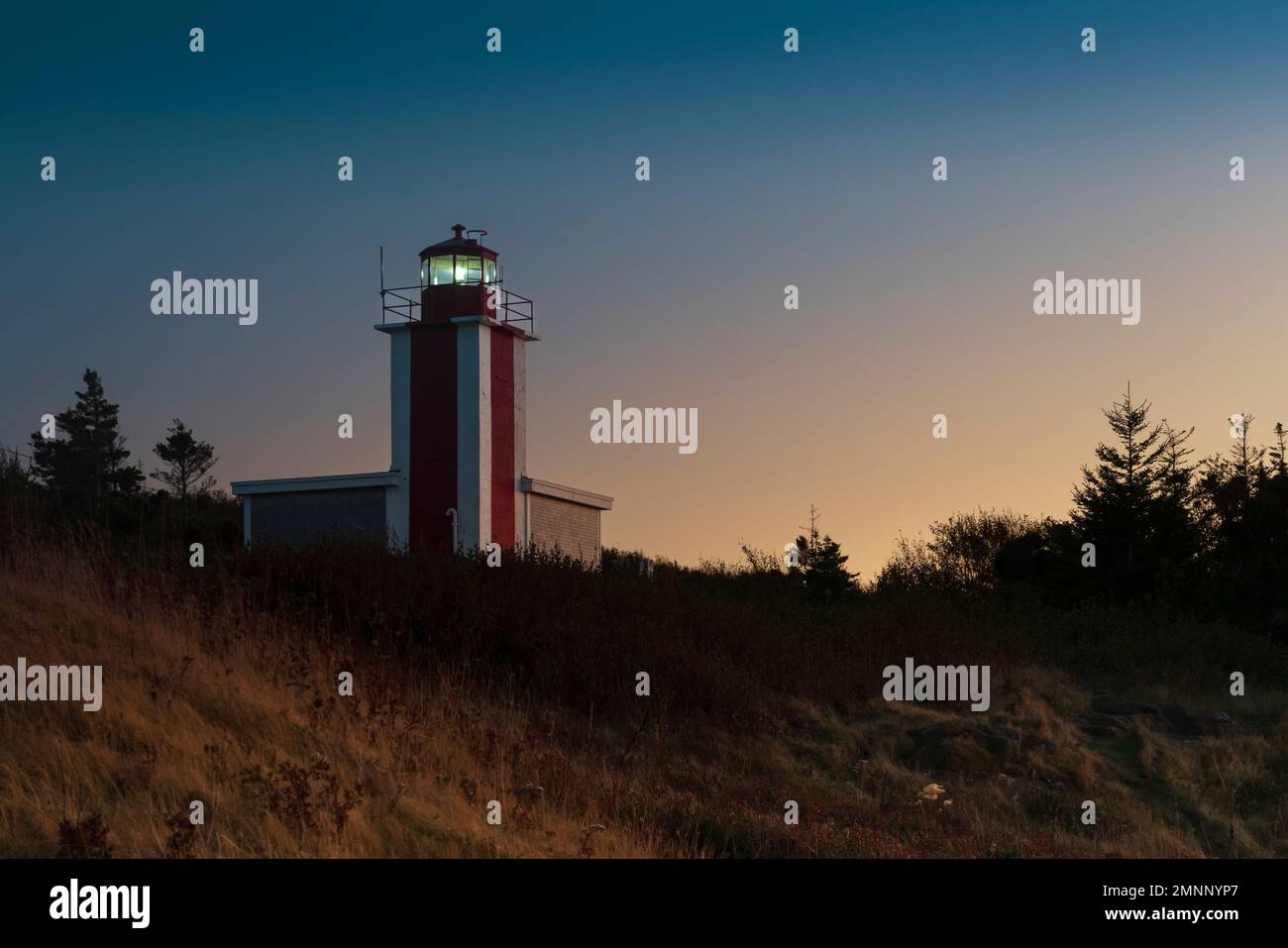 Il faro Point prim al tramonto vicino a Digby, Nuova Scozia, Canada. Foto Stock