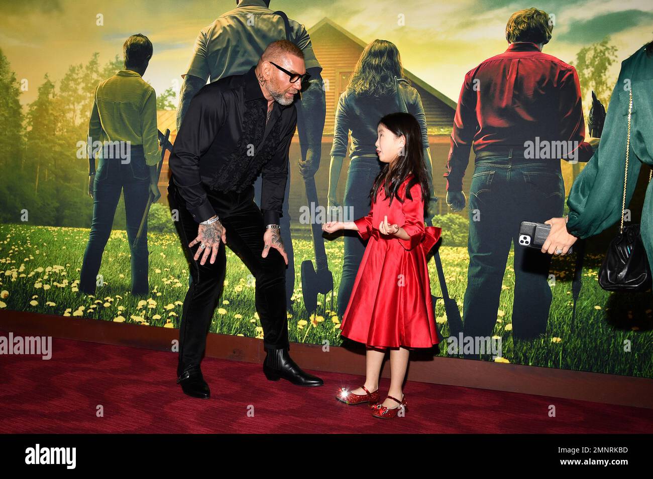 New York, Stati Uniti. 30th Jan, 2023. (L-R) Dave Bautista e Kristen Cui partecipano alla prima mondiale 'Knock at the Cabin' al Jazz al Frederick P. Rose Hall di Lincoln Center, New York, NY, 30 gennaio 2023. (Foto di Anthony Behar/Sipa USA) Credit: Sipa USA/Alamy Live News Foto Stock