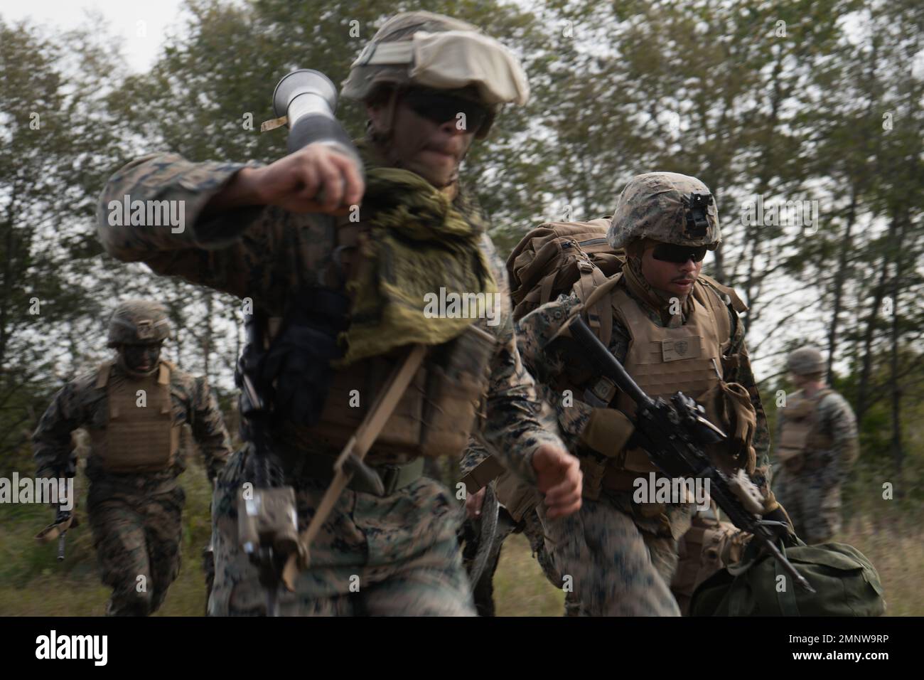 Marines degli Stati Uniti con 3D battaglione, 3D Marines, 3D divisione marina estrarre una posizione di cottura del mortaio durante Resolute Dragon 22 su Shikaribetsu manovra Area, Hokkaido, Giappone, 6 ottobre 2022. Resolute Dragon 22 è un esercizio bilaterale annuale progettato per rafforzare le capacità difensive dell'Alleanza USA-Giappone esercitando comandi e controlli integrati, bersagliando, unendo armi e manovrando in più domini. Foto Stock