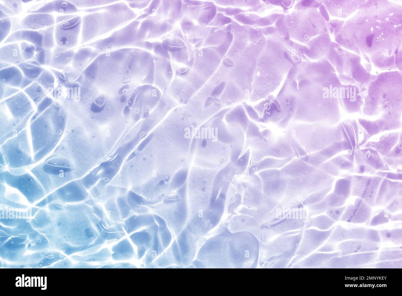 blu viola onda d'acqua astratta, pura ondulazione naturale e la struttura delle bolle, sapone in gel, fotografia di sfondo Foto Stock