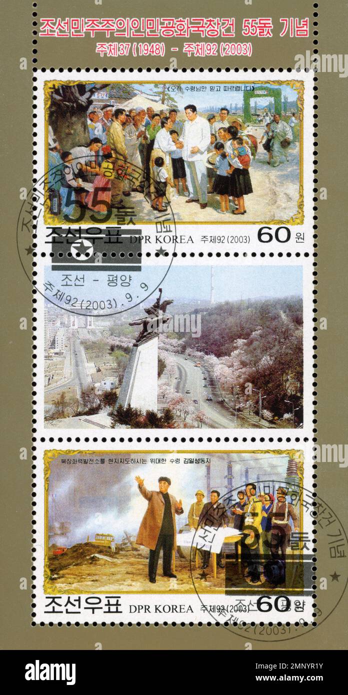 Francobolli nordcoreani per commemorare il 55° anniversario della RPDC, con i monumenti di Kim il-sung e Pyongyang. Foto Stock