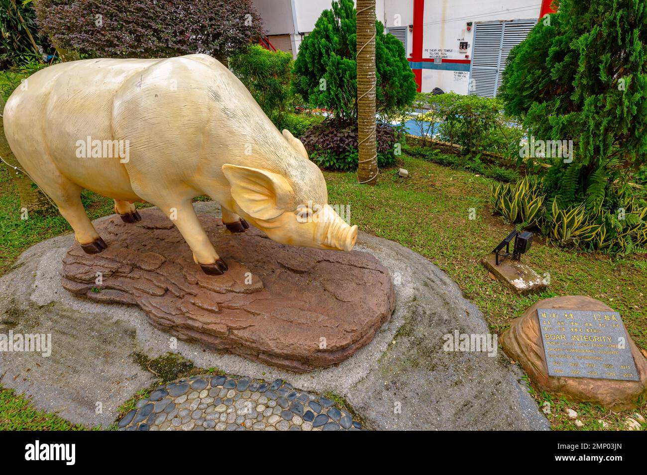 Kuala Lumpur, Malesia - 2023: Scultura zodiacale del cinghiale per commemorare il Capodanno cinese, l'anno del coniglio d'acqua nello zodiaco cinese. In Thean Hou Foto Stock