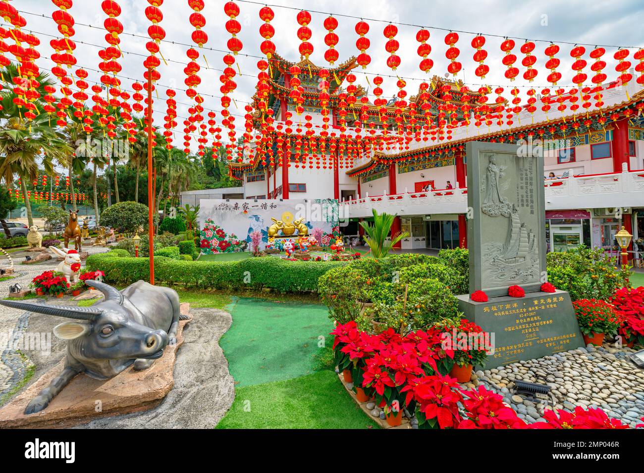 Kuala Lumpur, Malesia - Gennaio 2023: Statue dello zodiaco cinese esposte al Tempio di Thean Hou in celebrazione dell'anno del coniglio nel 2023 Foto Stock