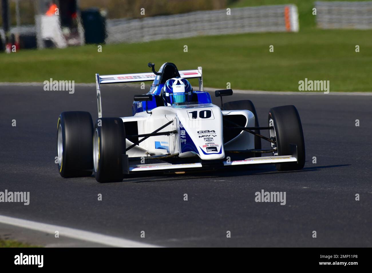 Chloe Grant, Tatuus F4-T014, Campionato GB4, tre gare di diciotto minuti nel weekend sul circuito di Snetterton 300, UK Junior monoposto rac Foto Stock