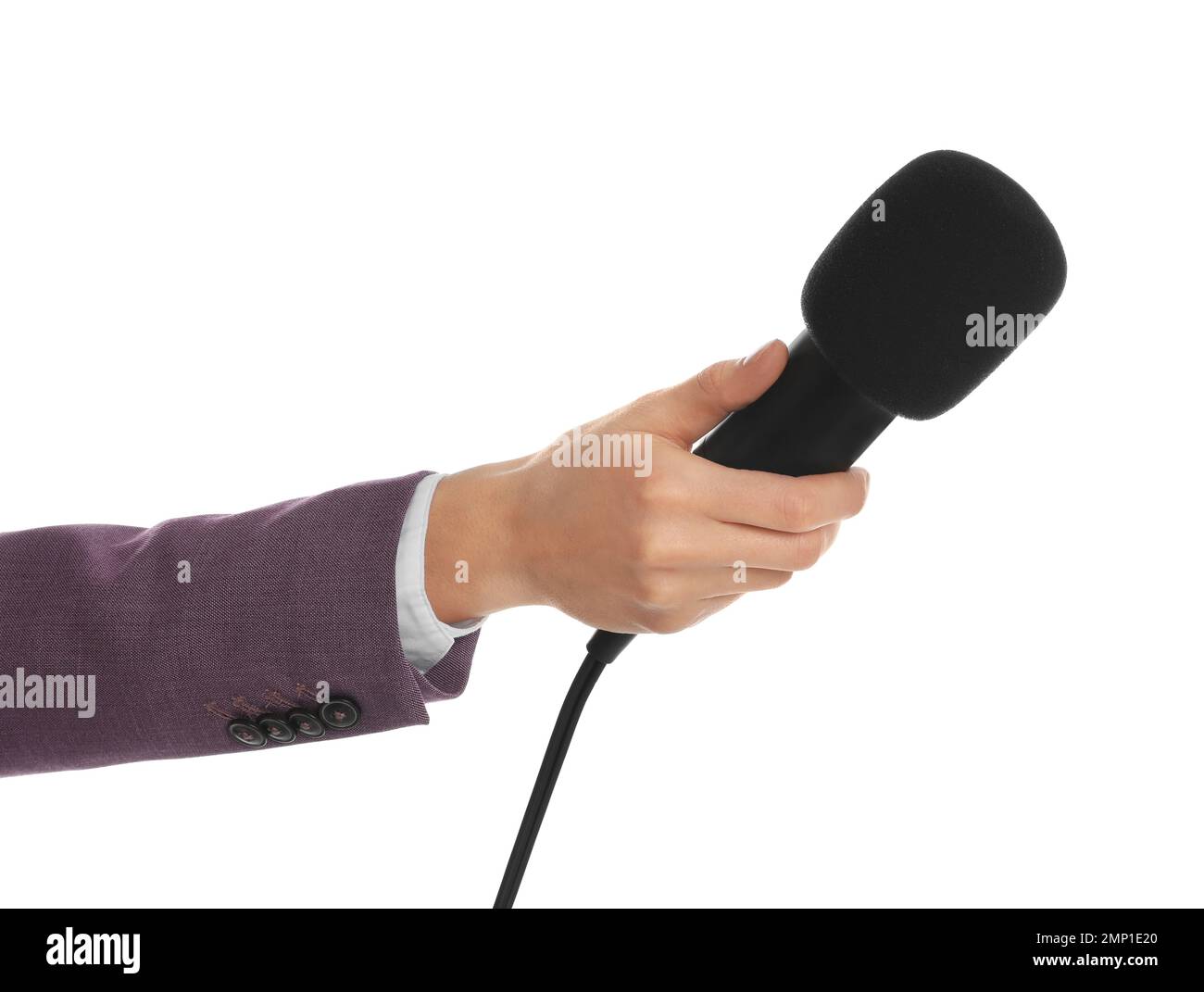 Giornalista professionista con microfono su sfondo bianco, primo piano Foto Stock