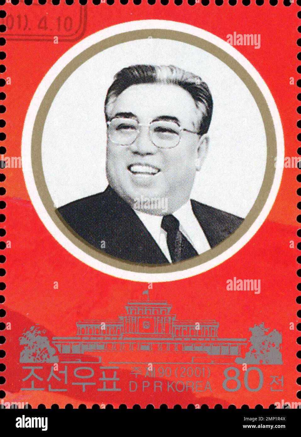 Francobollo dalla Corea del Nord (RPDC) con un ritratto di Kim il-sung, datato 2001 (Juche 90) con un valore di 80 chon. Foto Stock