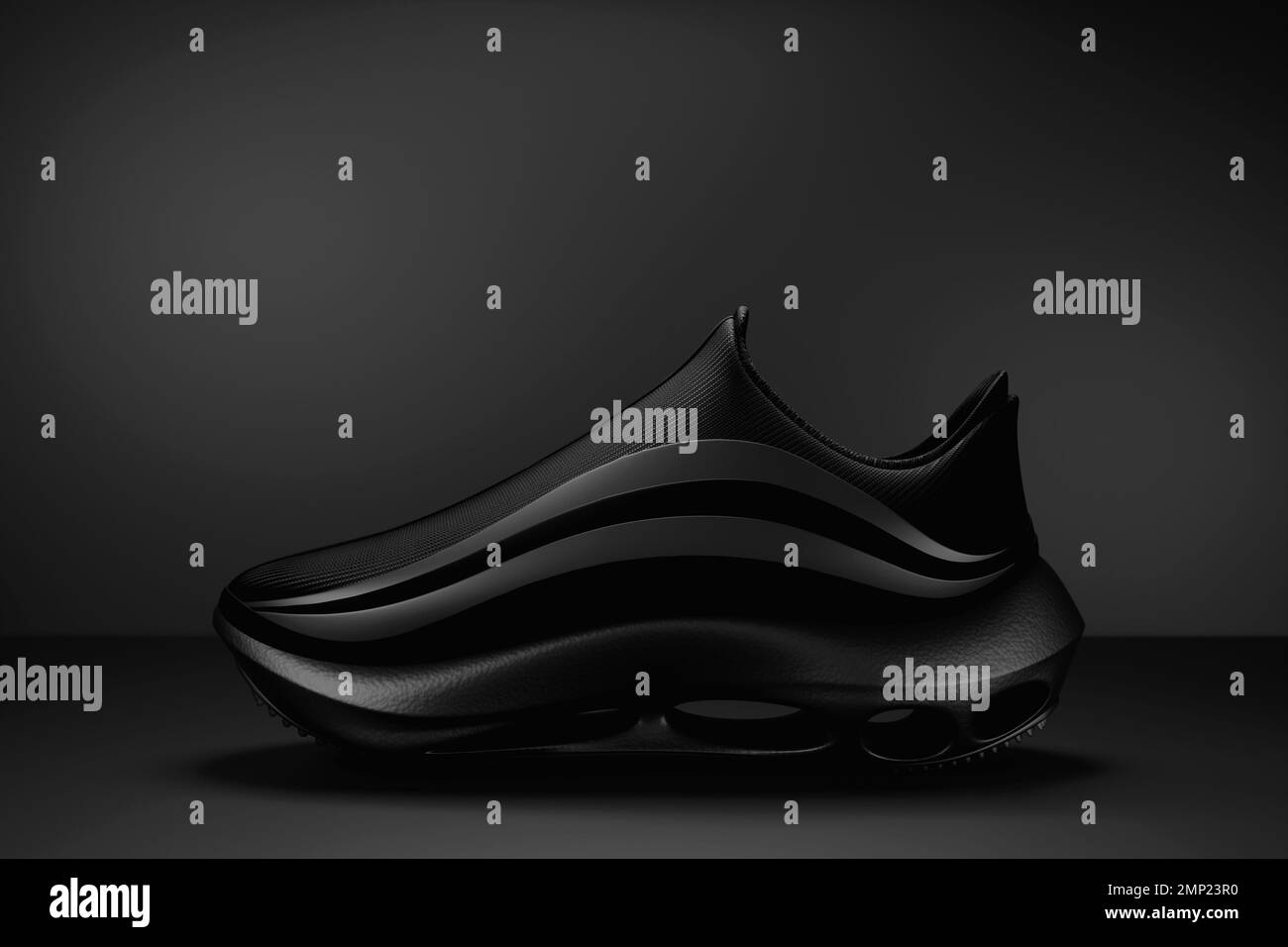 3d illustrazione nero nuove sneakers sportive su un'enorme suola in schiuma su sfondo nero isolato, sneakers in uno stile brutto. Sneaker alla moda. Foto Stock