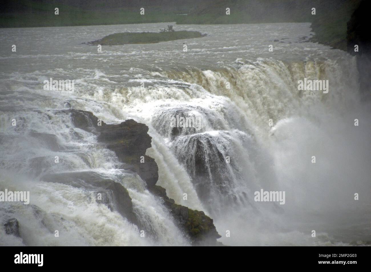 Islanda, Gullfoss: Le cascate dove il fiume Hvítá cade per 20 metri in un canyon lungo 2 chilometri. Foto Stock