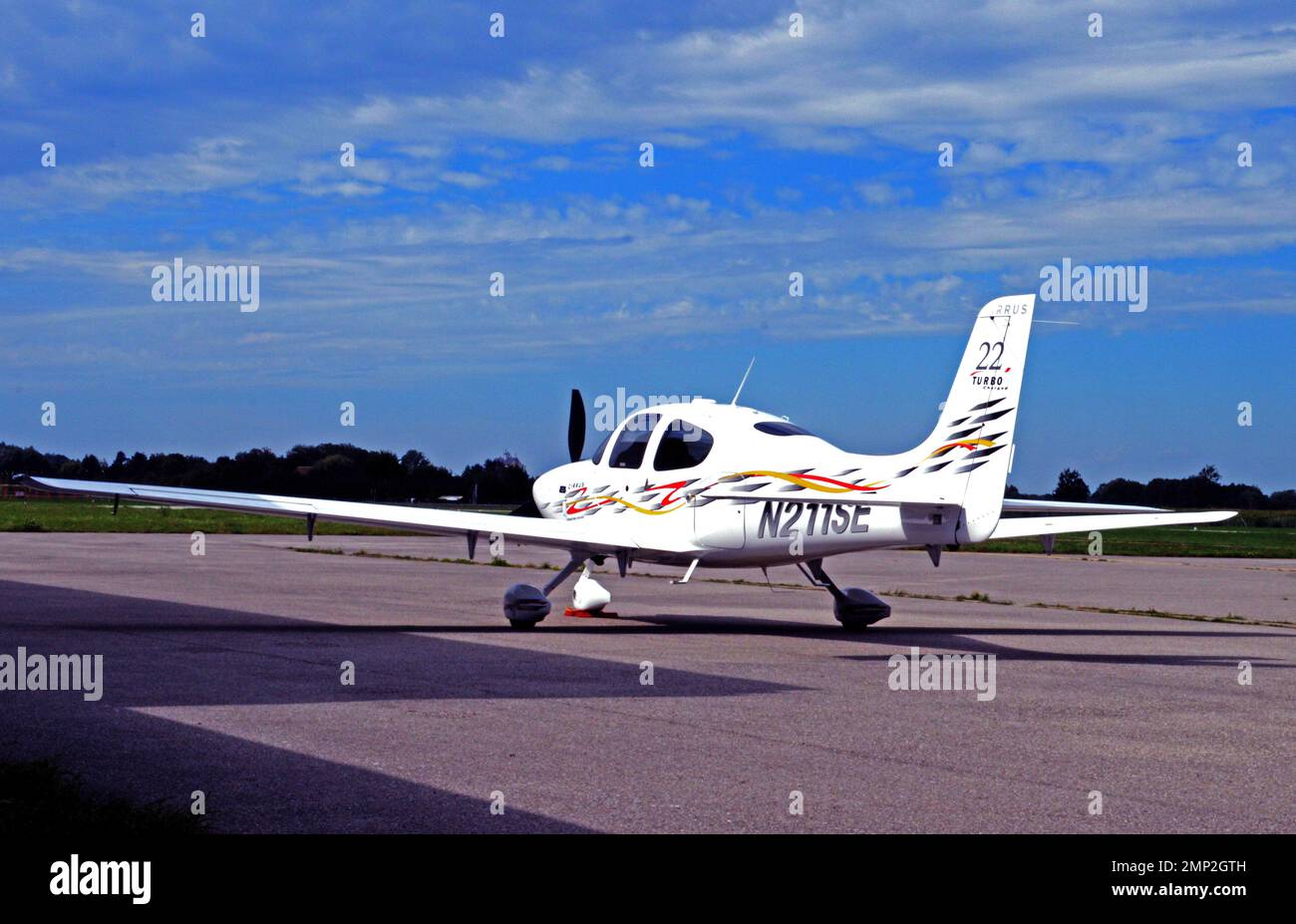 Germania, Baviera, Augusta: N211SE Cirrus SR-22 G3 Turbo (c/n 2208) all'aeroporto di Augusta. Foto Stock