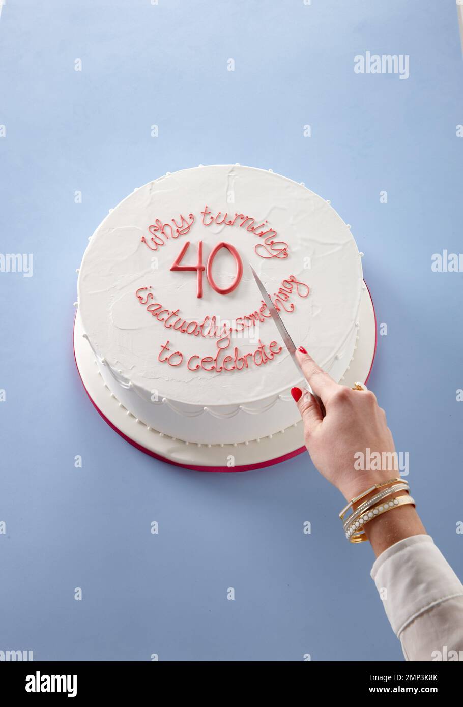 felice, torta, adulto, donna, festa, bella, compleanno, candela, evento, quarant'anni, ragazza, felicità, candele, torta di compleanno, buonissima, allegro, Foto Stock
