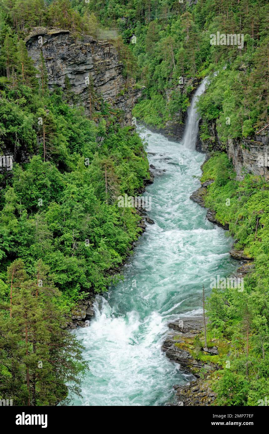 Destinazione di viaggio Norvegia. Parco Nazionale di Jostedalsbreen - cascata - Europa destinazione di viaggio Norvegia 12th giugno 2012 Foto Stock