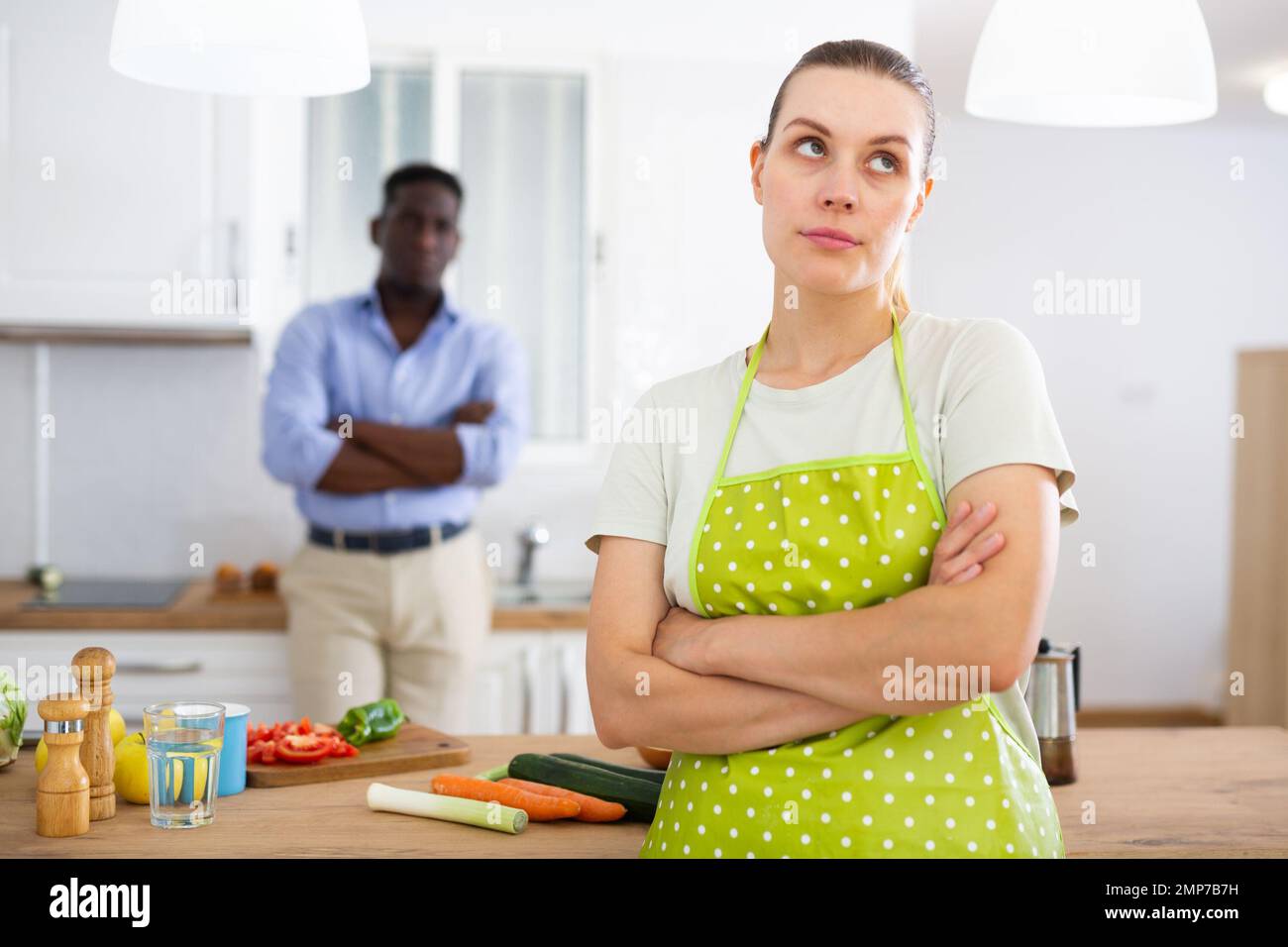 Ritratto di donna frustrato che litigava con suo marito Foto Stock
