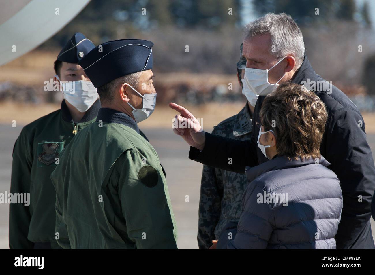 Iruma, Giappone. 31st Jan, 2023. Il Segretario Generale della NATO Jens Stoltenberg ispeziona la base aerea di Iruma nella prefettura di Saitama, Giappone, martedì 31 gennaio 2023. Foto di Keizo Mori/UPI Credit: UPI/Alamy Live News Foto Stock