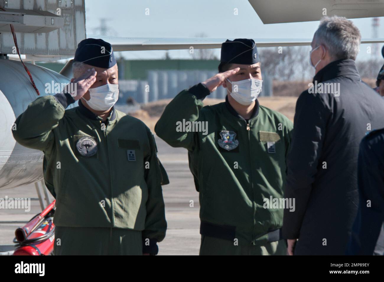 Iruma, Giappone. 31st Jan, 2023. Il Segretario Generale della NATO Jens Stoltenberg ispeziona la base aerea di Iruma nella prefettura di Saitama, Giappone, martedì 31 gennaio 2023. Foto di Keizo Mori/UPI Credit: UPI/Alamy Live News Foto Stock