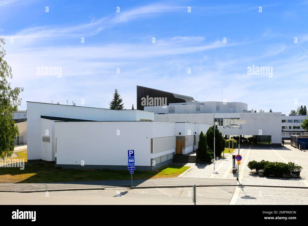 Biblioteca Aalto, Seinäjoki, Finlandia, progettata da Alvar Aalto, e completata nel 1965 fa parte del Centro Aalto della città. Foto Stock