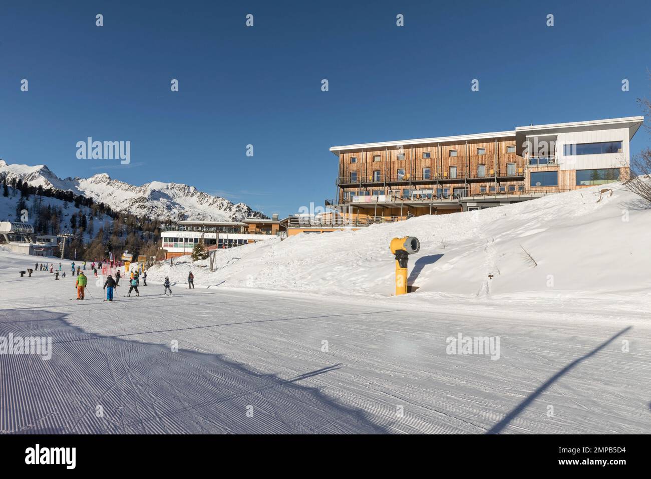 MARILLEVA. 26 GENNAIO 2023. Rifugio Alpe Daolasa 2045m. Area sciistica nelle Alpi delle Dolomiti. Si affaccia sulla pista Mastellissima a Marilleva-Folgarida. Esso Foto Stock