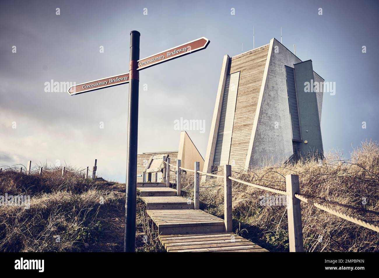 Sentiero in legno fino all'Osservatorio del punto Rossall a Fleetwood Foto Stock