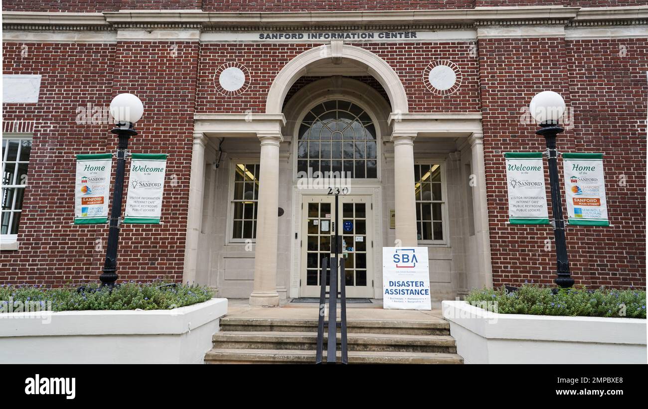 Sanford, Florida, (ottobre 12, 2022) - Small Business Administration la gestione di un Business Recovery Center nel centro di Sanford per aiutare i sopravvissuti a richiedere prestiti a basso interesse per le catastrofi per aiutare il loro recupero. Robert Kaufmann/FEMA Foto Stock