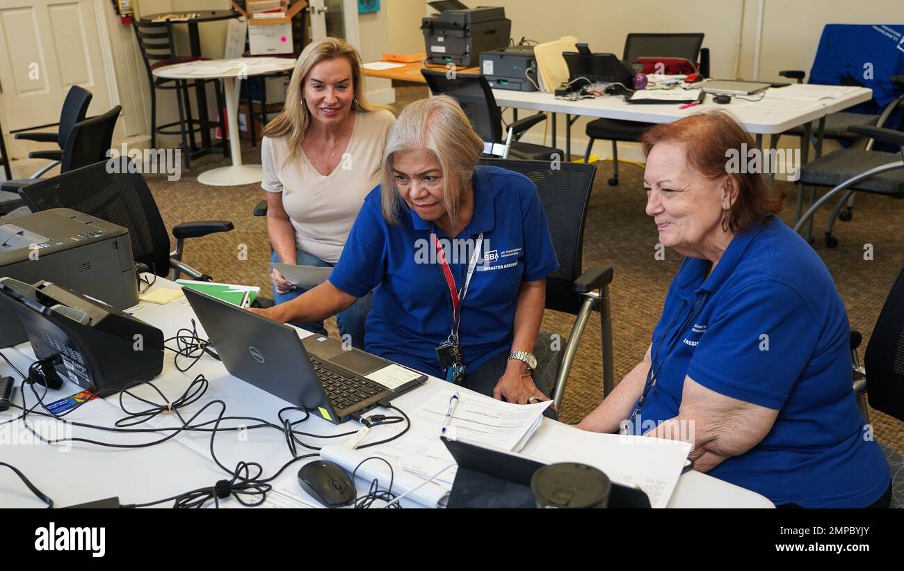 Sanford, Florida, (ottobre 12, 2022) - Small Business Administration che opera un Business Recovery Center nel centro di Sanford aiutando i sopravvissuti a richiedere prestiti a basso tasso di interesse per il ripristino. Robert Kaufmann/FEMA Foto Stock