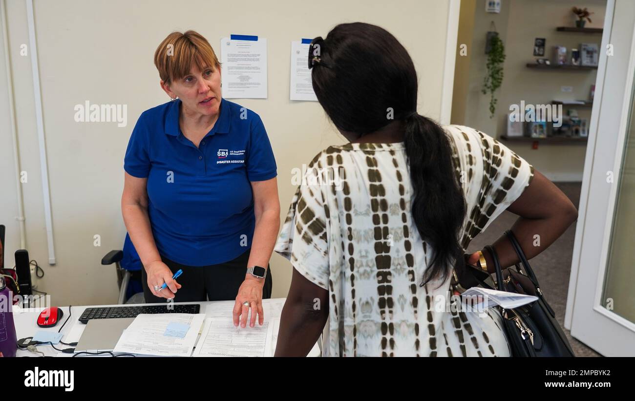 Sanford, Florida, (ottobre 12, 2022) - Small Business Administration che opera un Business Recovery Center nel centro di Sanford aiutando i sopravvissuti a richiedere prestiti a basso tasso di interesse per il ripristino. Robert Kaufmann/FEMA Foto Stock