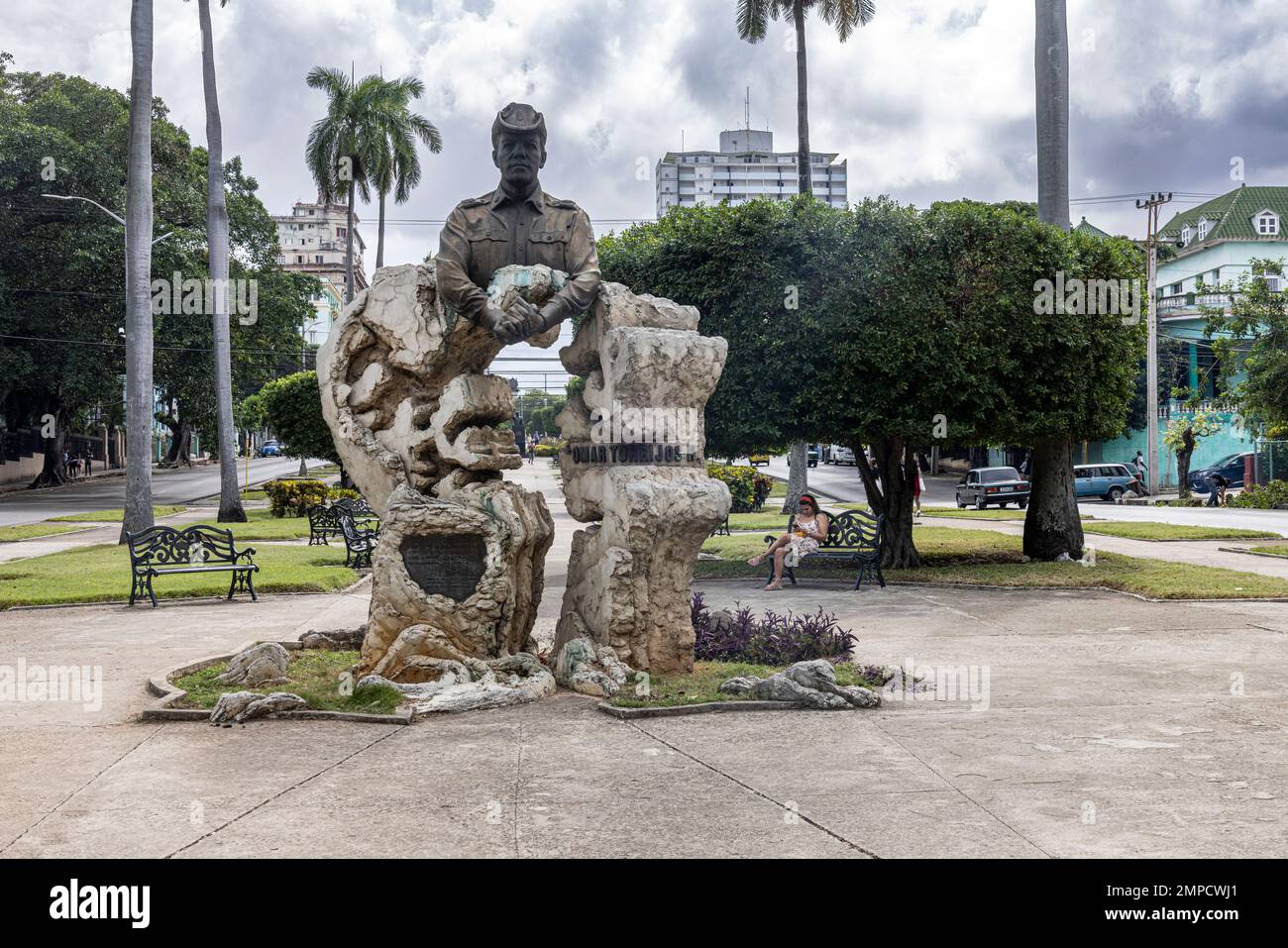 Figura bronzea di Omar Torrijos, Viale dei Presidenti, Vedado, l'Avana, Cuba Foto Stock