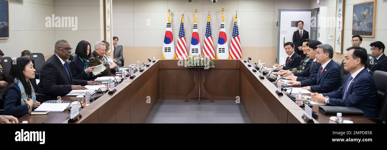 Seul, Corea del Sud. 31st Jan, 2023. 31 gennaio 2023-Seoul, Corea del Sud-Stati Uniti Segretario della Difesa Lloyd Austin con il Ministro della Difesa sudcoreano Lee Jong-sup durante un incontro ministeriale presso il Ministero della Difesa a Seoul, Corea del Sud, martedì 31 gennaio 2023. (Credit Image: © South Korea Defense Ministry via ZUMA Press Wire) SOLO PER USO EDITORIALE! Non per USO commerciale! Credit: ZUMA Press, Inc./Alamy Live News Foto Stock