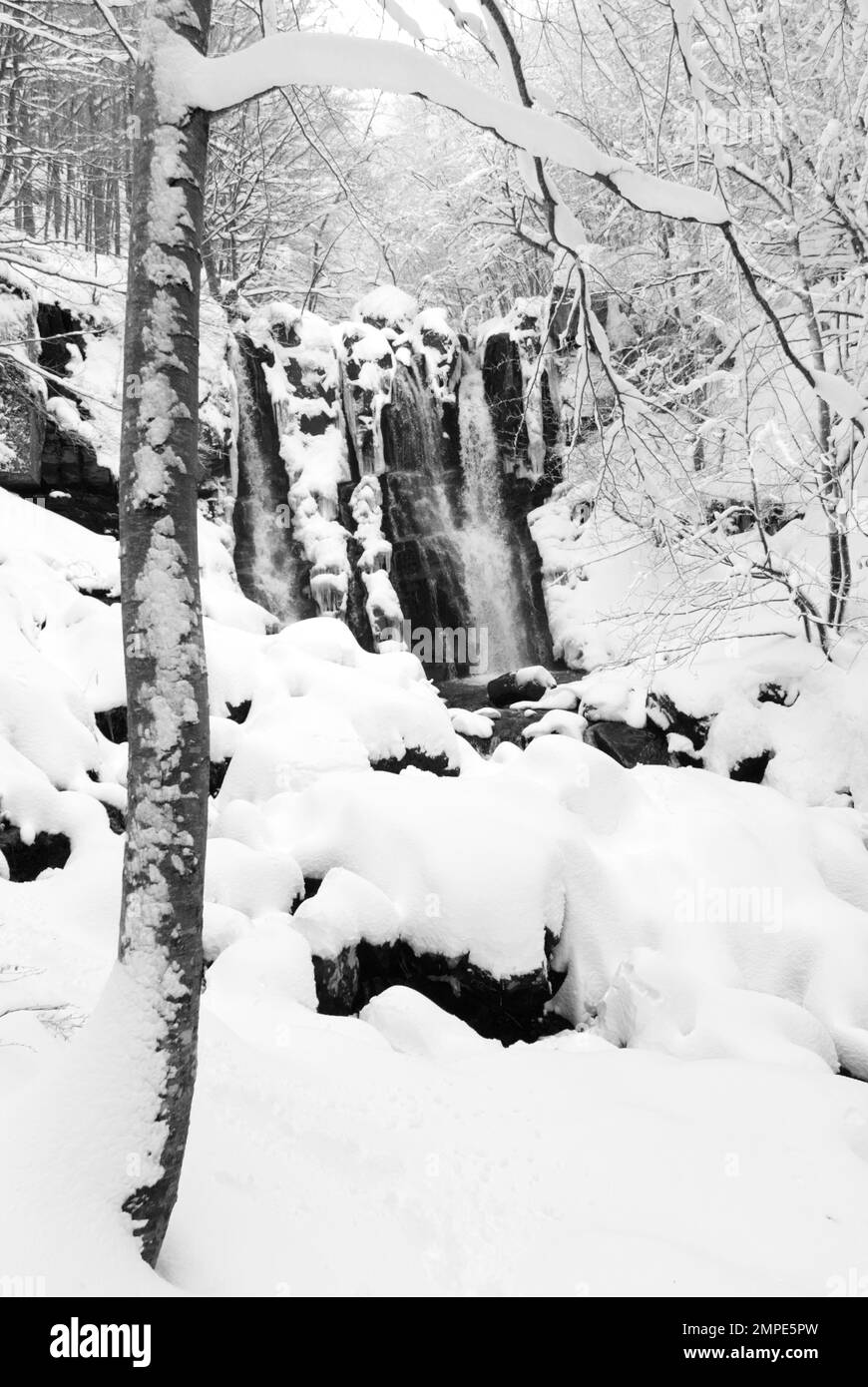 Inverno in appennino, neve alla caduta di Dardagna, Italia Foto Stock
