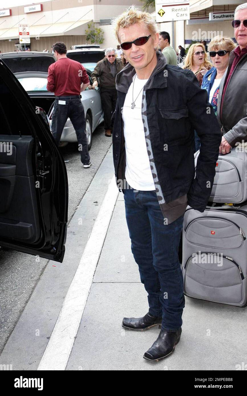 Esclusivo!! Il bilanciere Billy Idol arriva all'aeroporto Bob Hope di Burbank per prendere un volo. Los Angeles, California. 4/11/09. Foto Stock