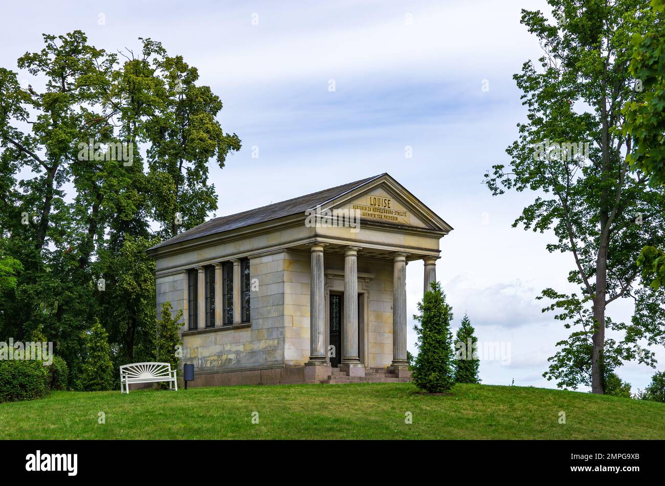 Tempio di Luise, monumento funerario in onore della regina prussiana Luise di Meclemburgo-Strelitz, Meclemburgo-Pomerania occidentale, Germania. Foto Stock