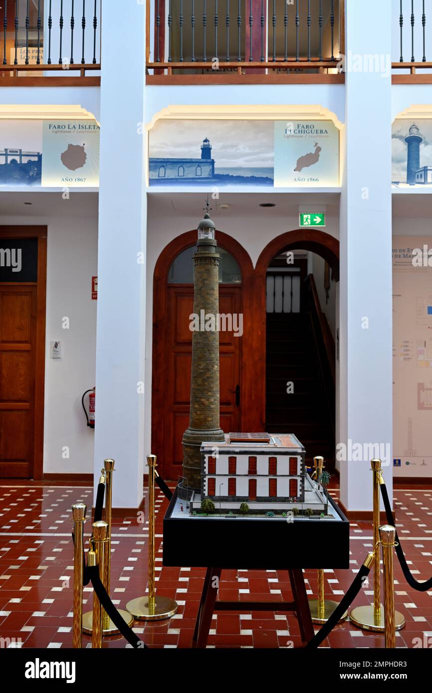 All'interno del museo del faro di Maspalomas, Latarnia Morska, con modello dell'edificio e faro, Gran Canaria Foto Stock