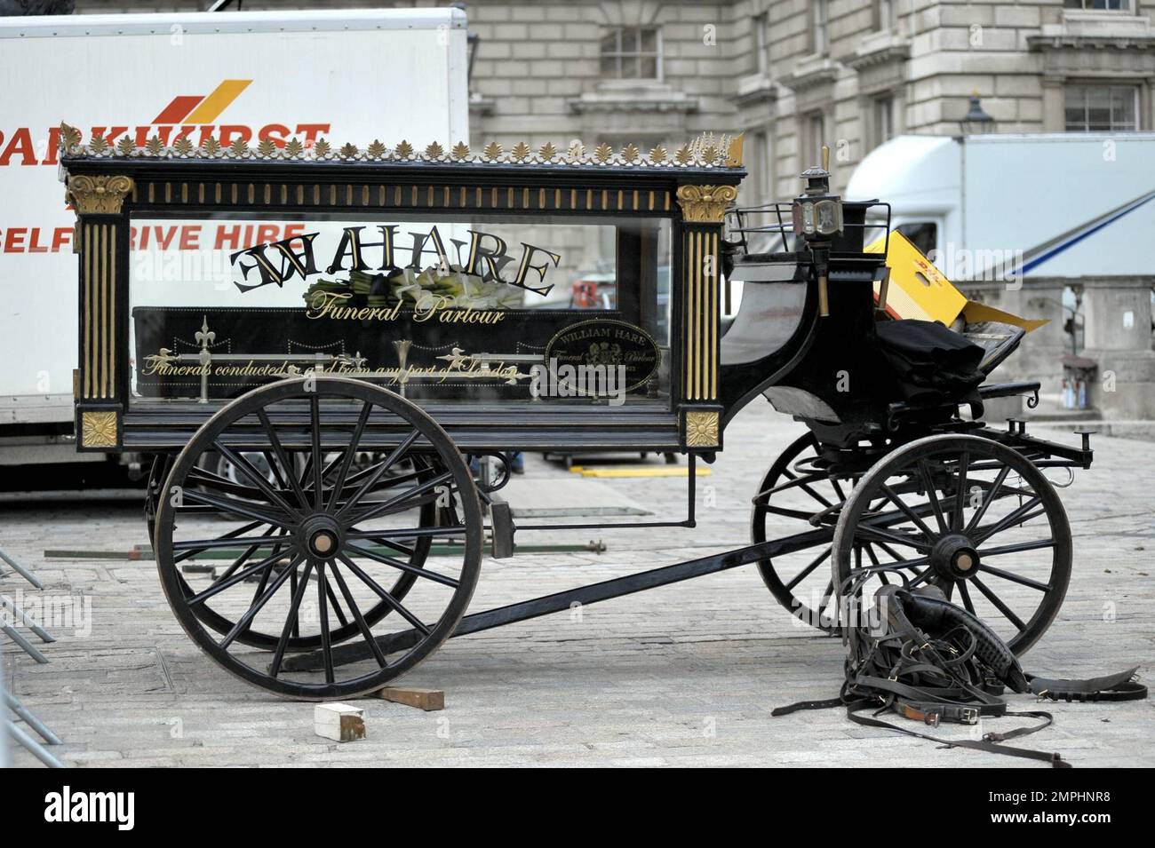 Viste generali del set del nuovo film "Burke and Hare" su location a Londra. Il film, che si prevede più tardi quest'anno è commedia nera circa due ladri di sepoltura del 19th ° secolo che trovano un business lucrativo fornendo cadavers per una scuola medica di Edimburgo. Londra, Regno Unito. 3/8/10. . Foto Stock