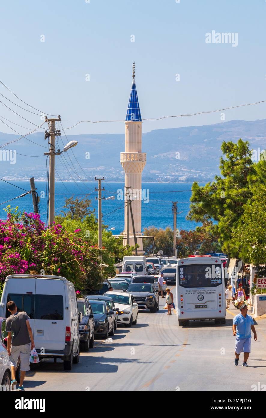 Moschea Akyarlar cimi vista alla fine di Ataturk Caddesi Foto Stock