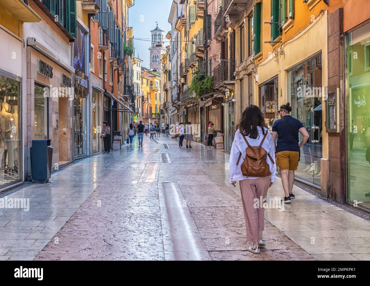 Via Giuseppe Mazzini della città di Verona. strada pedonale nel cuore della città. Regione Veneto, Italia settentrionale - Europa Foto Stock